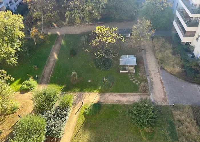 Premium With Views Of Apartman Villeurbanne